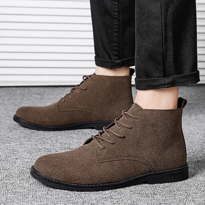 Fashionable suede chukka boots for men, lightweight casual shoes