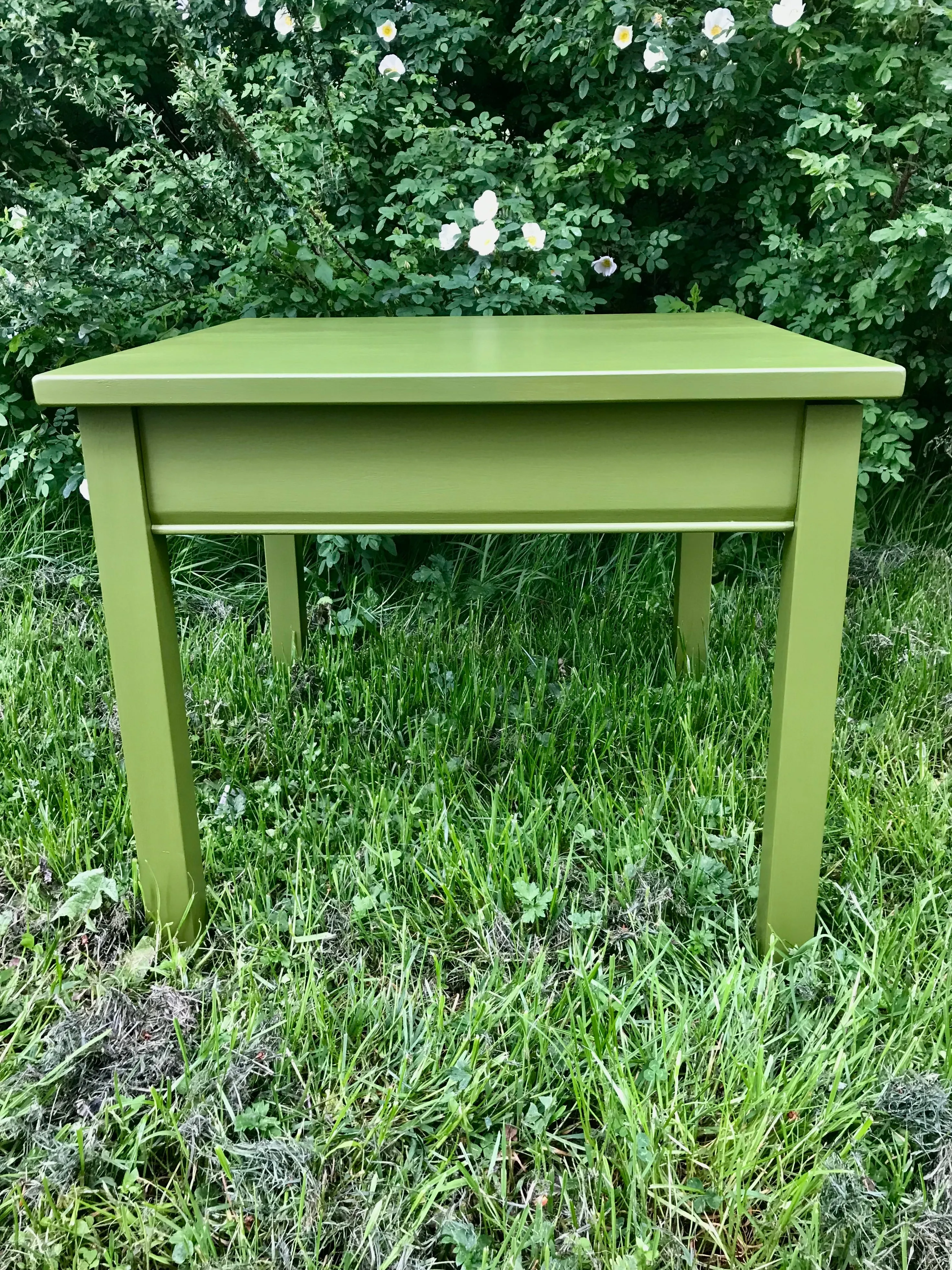 Painted coffee table in solid beech wood - you choose your colour
